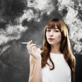 Женщинам намного сложнее бросить курить чем мужчинам