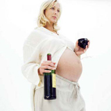 Употребление алкоголя во время беремености плохо влияет на репродуктивную систему плода